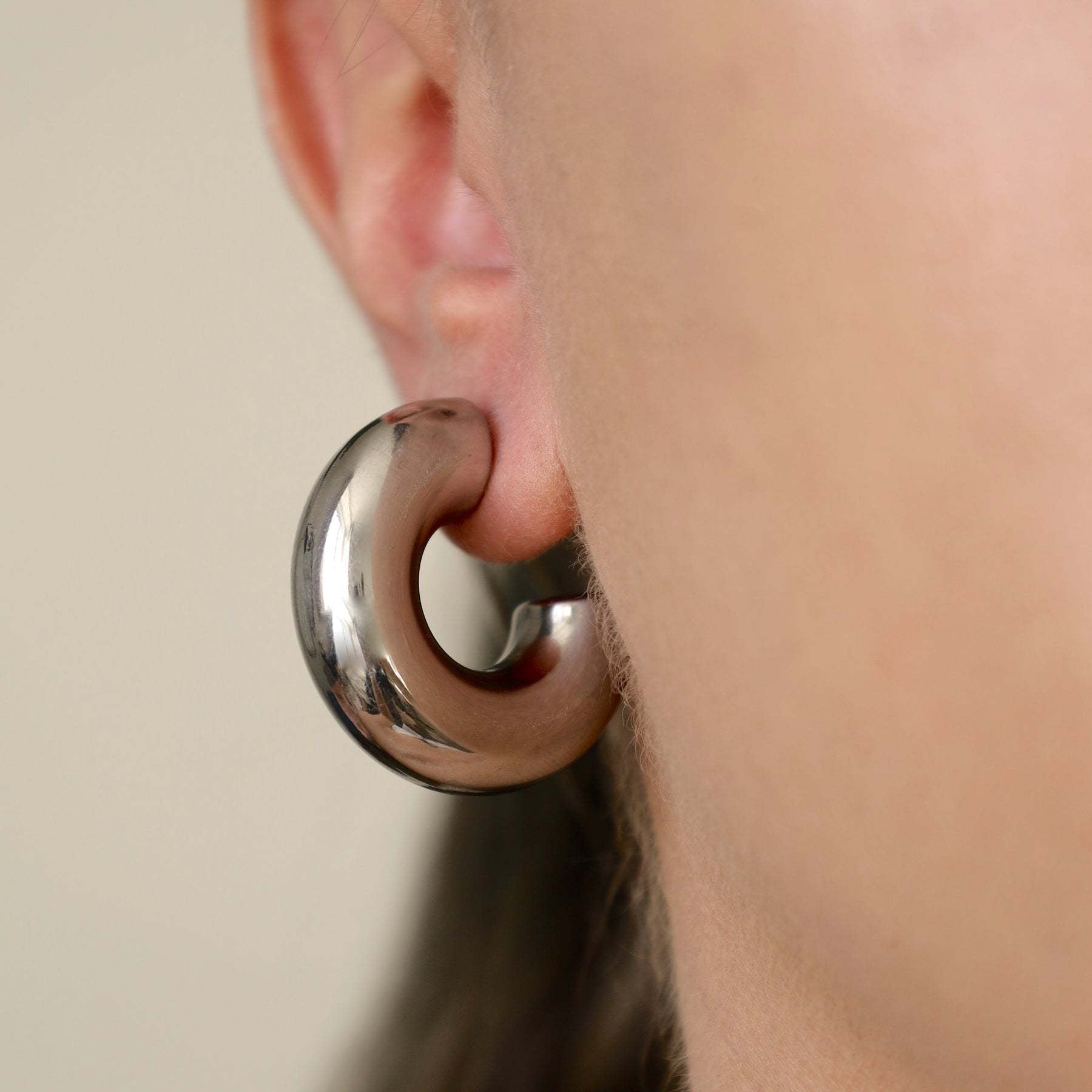 Steel Color Stainless Steel French Glossy Hollow Out Cutout Earrings Mesh Red Blogger Same Hoop Earrings Women Accessories