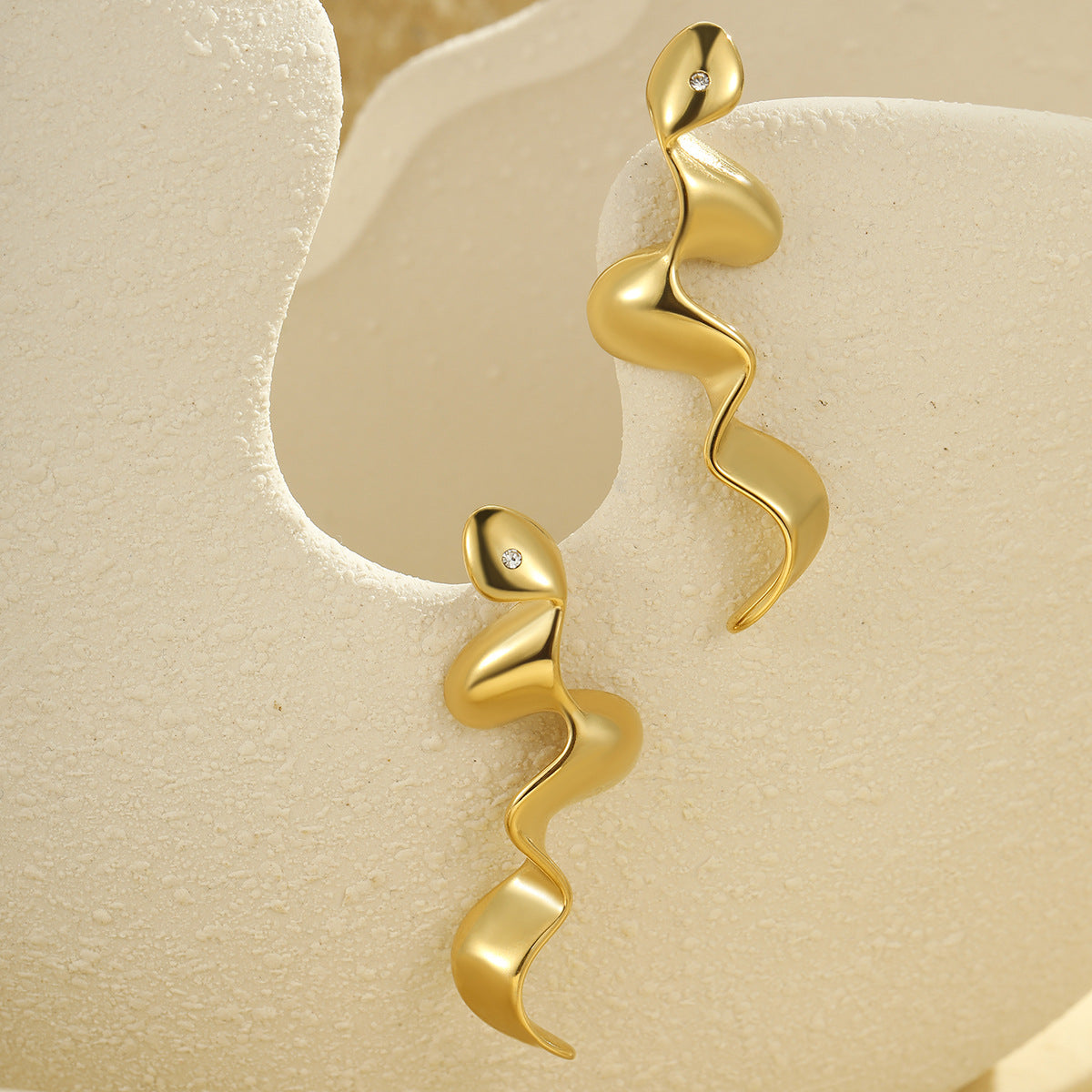 Personalized Simple Golden Earrings Irregular Asymmetric 18K Geometric Abstract Retro Snake Shaped Earrings Snake Year