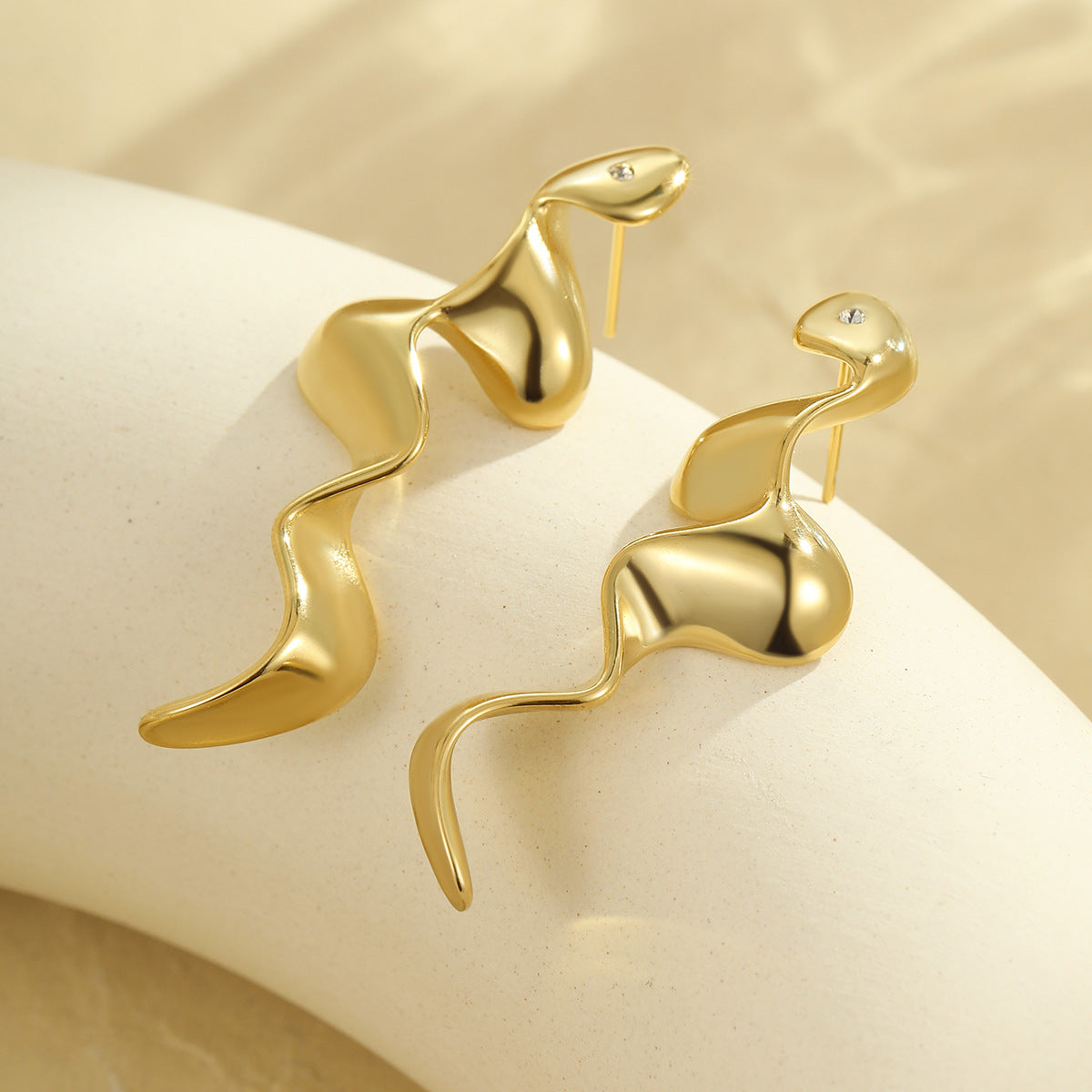 Personalized Simple Golden Earrings Irregular Asymmetric 18K Geometric Abstract Retro Snake Shaped Earrings Snake Year